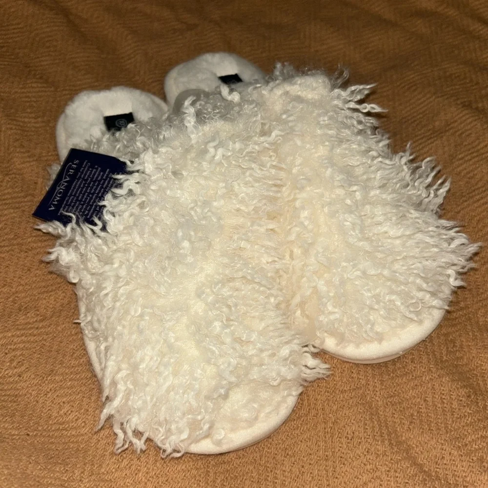 Seranoma NWT Sz 10 Fluffy and Well Made! Gift ready! - Picture 1 of 6